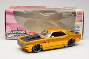 Chevrolet Camaro Z/28 Gold Maisto 1:18 31066 Diecast - image 8 of 8