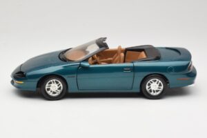 Chevrolet Camaro Z28 Convertible Green American Muscle 1:18 7231D0 Diecast - image 4 of 8