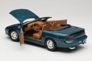 Chevrolet Camaro Z28 Convertible Green American Muscle 1:18 7231D0 Diecast - image 5 of 8
