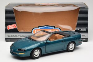 Chevrolet Camaro Z28 Convertible Green American Muscle 1:18 7231D0 Diecast - image 8 of 8