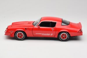 Chevrolet Camaro Z28 Yenko Turbo Z Red GreenLight 1:18 12999 Diecast - image 4 of 8