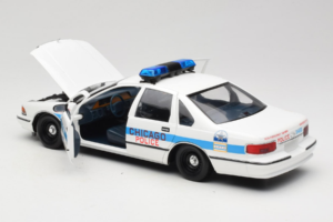 Chevrolet Caprice Chicago Police UT Models 1:18 180142096 Diecast - image 5 of 8