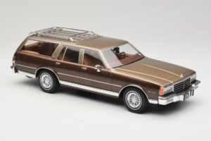 Chevrolet Caprice Estate Wagon Beige MCG 1:18 MCG18476 Diecast - image 4 of 6