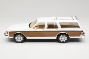 Chevrolet Caprice Estate Wagon White MCG 1:18 MCG18475 Diecast - image 3 of 6