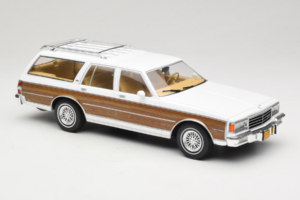 Chevrolet Caprice Estate Wagon White MCG 1:18 MCG18475 Diecast - image 4 of 6