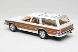 Chevrolet Caprice Estate Wagon White MCG 1:18 MCG18475 Diecast - image 5 of 6