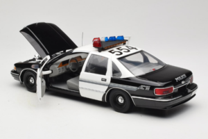 Chevrolet Caprice Glendale Police UT Models 1:18 21026 Diecast - image 5 of 8