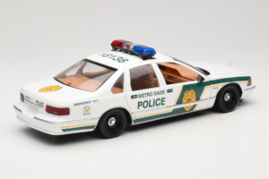 Chevrolet Caprice Metro Dade Police UT Models 1:18 21024 Diecast - image 3 of 8