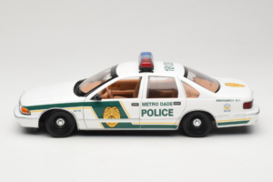 Chevrolet Caprice Metro Dade Police UT Models 1:18 21024 Diecast - image 4 of 8