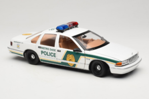 Chevrolet Caprice Metro Dade Police UT Models 1:18 21024 Diecast - image 6 of 8