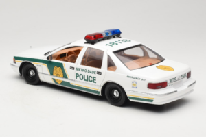 Chevrolet Caprice Metro Dade Police UT Models 1:18 21024 Diecast - image 7 of 8