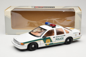 Chevrolet Caprice Metro Dade Police UT Models 1:18 21024 Diecast - image 8 of 8