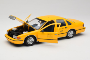 Chevrolet Caprice NYC Taxi UT Models 1:18 180142095-O1 Diecast - image 2 of 8