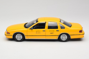 Chevrolet Caprice NYC Taxi UT Models 1:18 180142095-O1 Diecast - image 4 of 8