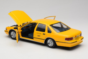 Chevrolet Caprice NYC Taxi UT Models 1:18 180142095-O1 Diecast - image 5 of 8
