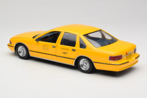 Chevrolet Caprice NYC Taxi UT Models 1:18 180142095-O1 Diecast - image 7 of 8