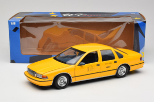 Chevrolet Caprice NYC Taxi UT Models 1:18 180142095-O1 Diecast - image 8 of 8