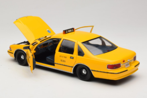 Chevrolet Caprice NYC Taxi UT Models 1:18 180142095 Diecast - image 5 of 8