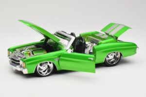 Chevrolet Chevelle SS Convertible Green Maisto 1:18 31099 Diecast - image 2 of 8