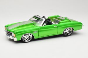 Chevrolet Chevelle SS Convertible Green Maisto 1:18 31099 Diecast