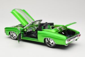 Chevrolet Chevelle SS Convertible Green Maisto 1:18 31099 Diecast - image 5 of 8