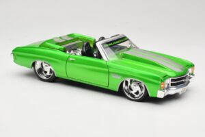 Chevrolet Chevelle SS Convertible Green Maisto 1:18 31099 Diecast - image 6 of 8