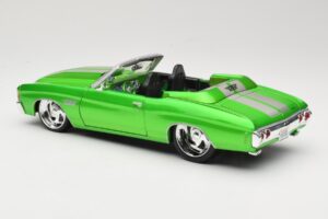Chevrolet Chevelle SS Convertible Green Maisto 1:18 31099 Diecast - image 7 of 8