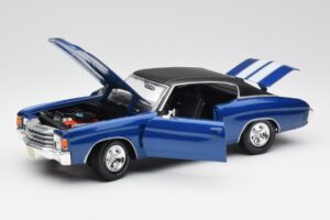 Chevrolet Chevelle SS 454 Blue Maisto 1:18 531886 Diecast - image 2 of 8