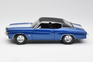 Chevrolet Chevelle SS 454 Blue Maisto 1:18 531886 Diecast - image 4 of 8
