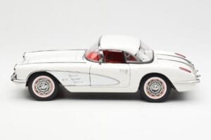 Chevrolet Corvette C1 Spider Hard Top Snowcrest White AUTOart 1:18 71147 Diecast - image 4 of 8