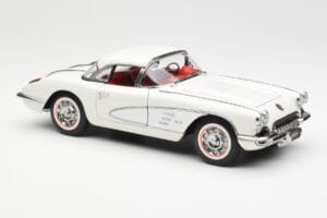 Chevrolet Corvette C1 Spider Hard Top Snowcrest White AUTOart 1:18 71147 Diecast - image 6 of 8