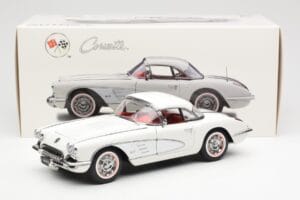 Chevrolet Corvette C1 Spider Hard Top Snowcrest White AUTOart 1:18 71147 Diecast - image 8 of 8