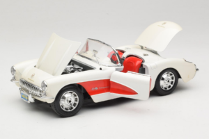 Chevrolet Corvette C1 White & Red Bburago 1:18 3024-M3 Diecast - image 2 of 8