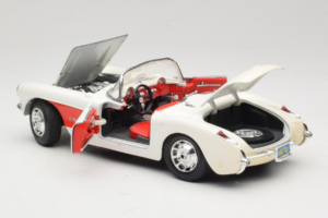 Chevrolet Corvette C1 White & Red Bburago 1:18 3024-M3 Diecast - image 5 of 8
