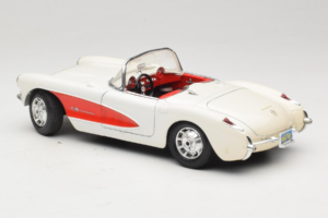 Chevrolet Corvette C1 White & Red Bburago 1:18 3024-M3 Diecast - image 7 of 8