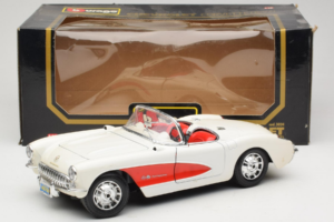 Chevrolet Corvette C1 White & Red Bburago 1:18 3024-M3 Diecast - image 8 of 8