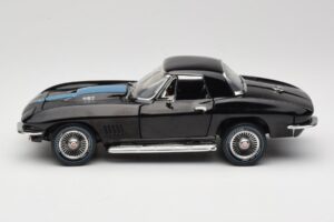 Chevrolet Corvette C2 Black American Muscle 1:18 AMM1099/06 Diecast - image 4 of 8