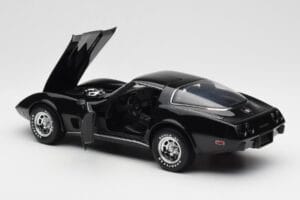 Chevrolet Corvette C3 Black UT Models 1:18 21071 Diecast - image 5 of 8