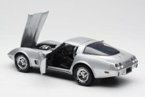 Chevrolet Corvette C3 Silver UT Models 1:18 21072 Diecast - image 5 of 8