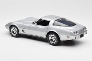 Chevrolet Corvette C3 Silver UT Models 1:18 21072 Diecast - image 7 of 8