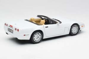 Chevrolet Corvette C4 Cabriolet White Maisto 1:18 32830 Diecast - image 3 of 8