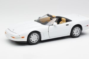 Chevrolet Corvette C4 Cabriolet White Maisto 1:18 32830 Diecast