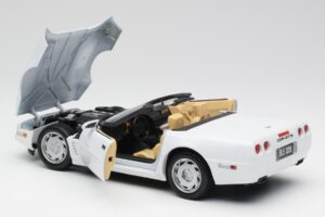 Chevrolet Corvette C4 Cabriolet White Maisto 1:18 32830 Diecast - image 5 of 8