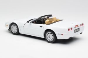 Chevrolet Corvette C4 Cabriolet White Maisto 1:18 32830 Diecast - image 7 of 8