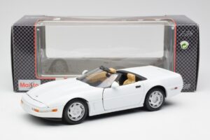 Chevrolet Corvette C4 Cabriolet White Maisto 1:18 32830 Diecast - image 8 of 8
