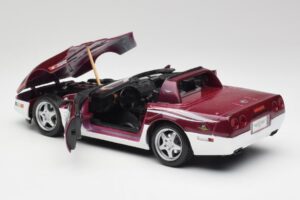Chevrolet Corvette C4 Indy 500 Pace Car Maisto 1:18 56011 Diecast - image 5 of 8