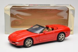 Chevrolet Corvette C5 Convertible Red UT Models 1:18 21006 Diecast - image 8 of 8