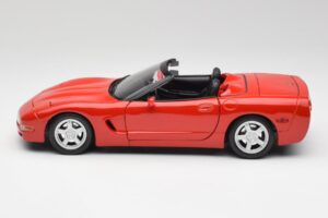 Chevrolet Corvette C5 Convertible Torch Red Maisto 1:18 50318 Diecast - image 4 of 8