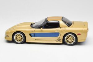 Chevrolet Corvette C5 Guldstrand Signature Edition Gold Maisto 1:18 31657 Diecast - image 4 of 8