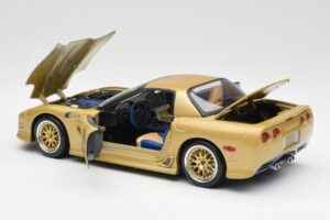Chevrolet Corvette C5 Guldstrand Signature Edition Gold Maisto 1:18 31657 Diecast - image 5 of 8